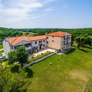 Apartment Lovely House Lindi In, Poreč